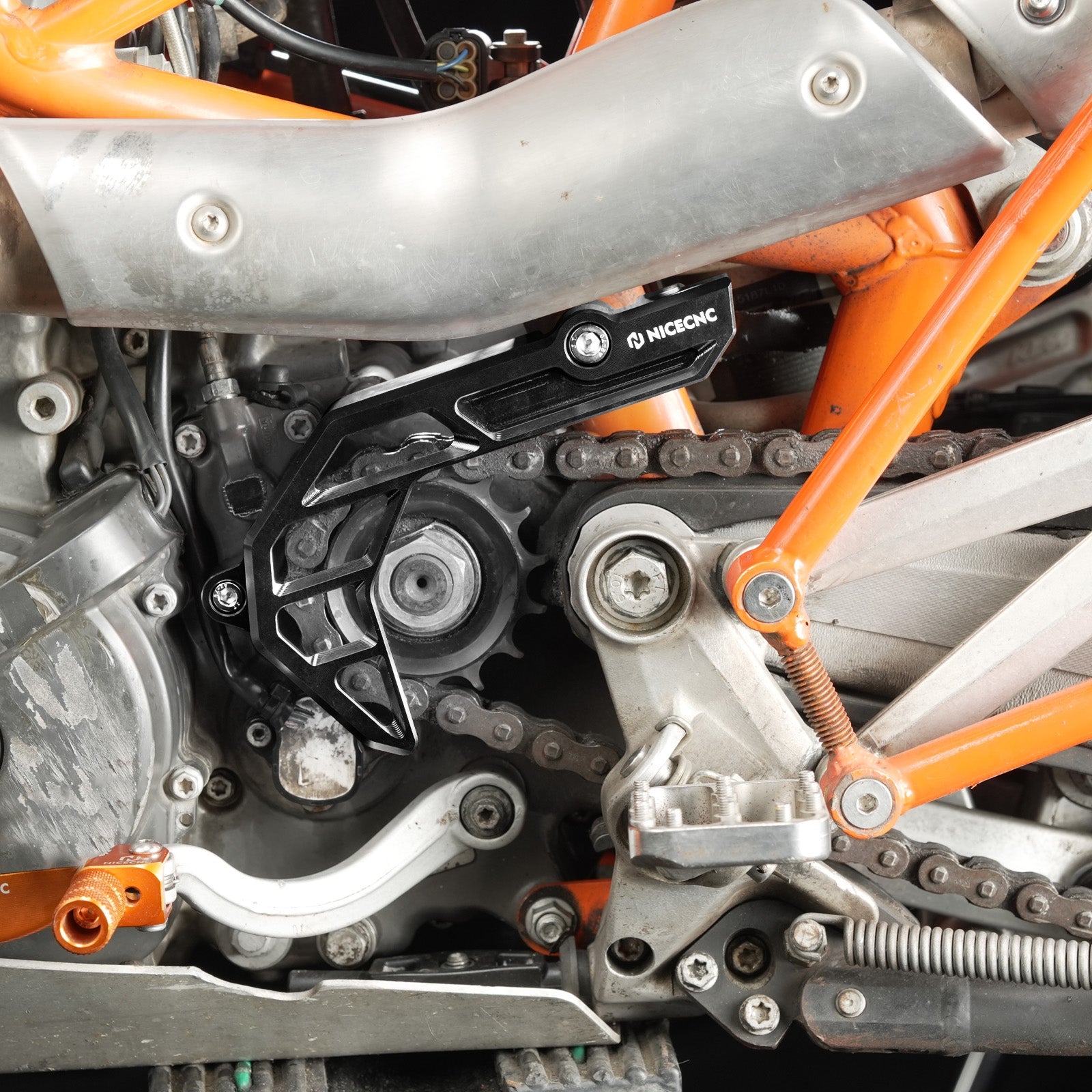 Sprocket Cover Case Saver Chain Guard For Husqvarna 701 Enduro Supermoto 2016-2023