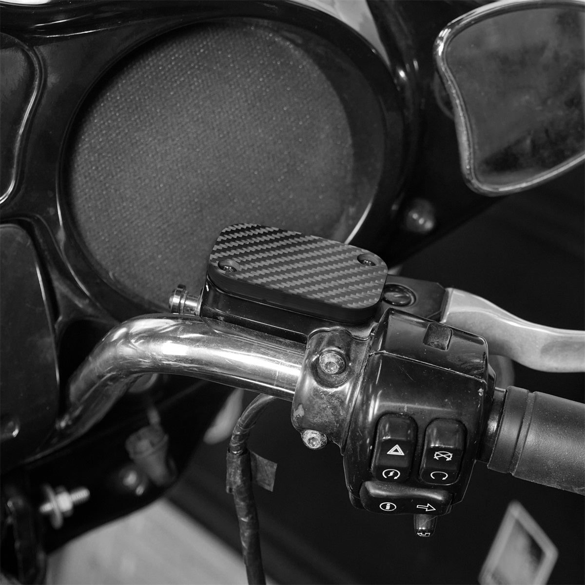 Carbon Fiber Brake Master Cylinder Cover For Harley Road King Electra Street Glide