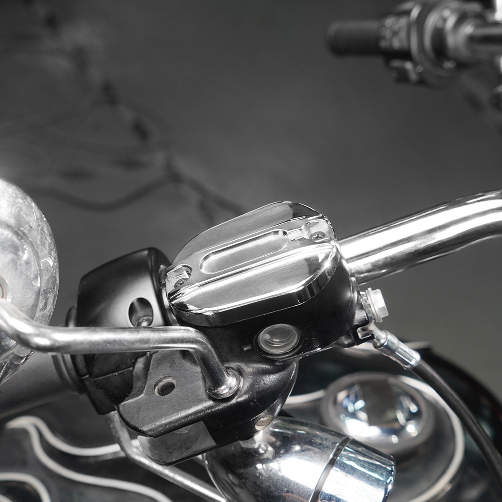 Front Brake Reservoir Master Cylinder Cover Cap For Harley Sportster 1200 883 48 72 XL
