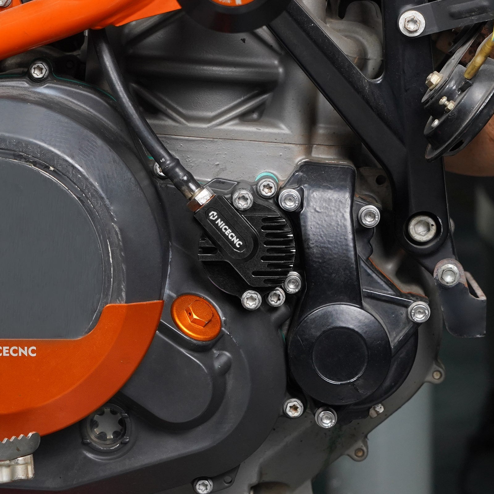 Right Engine Oil Filter Cap Cover Plug For KTM 690 Enduro Duke SMC R
