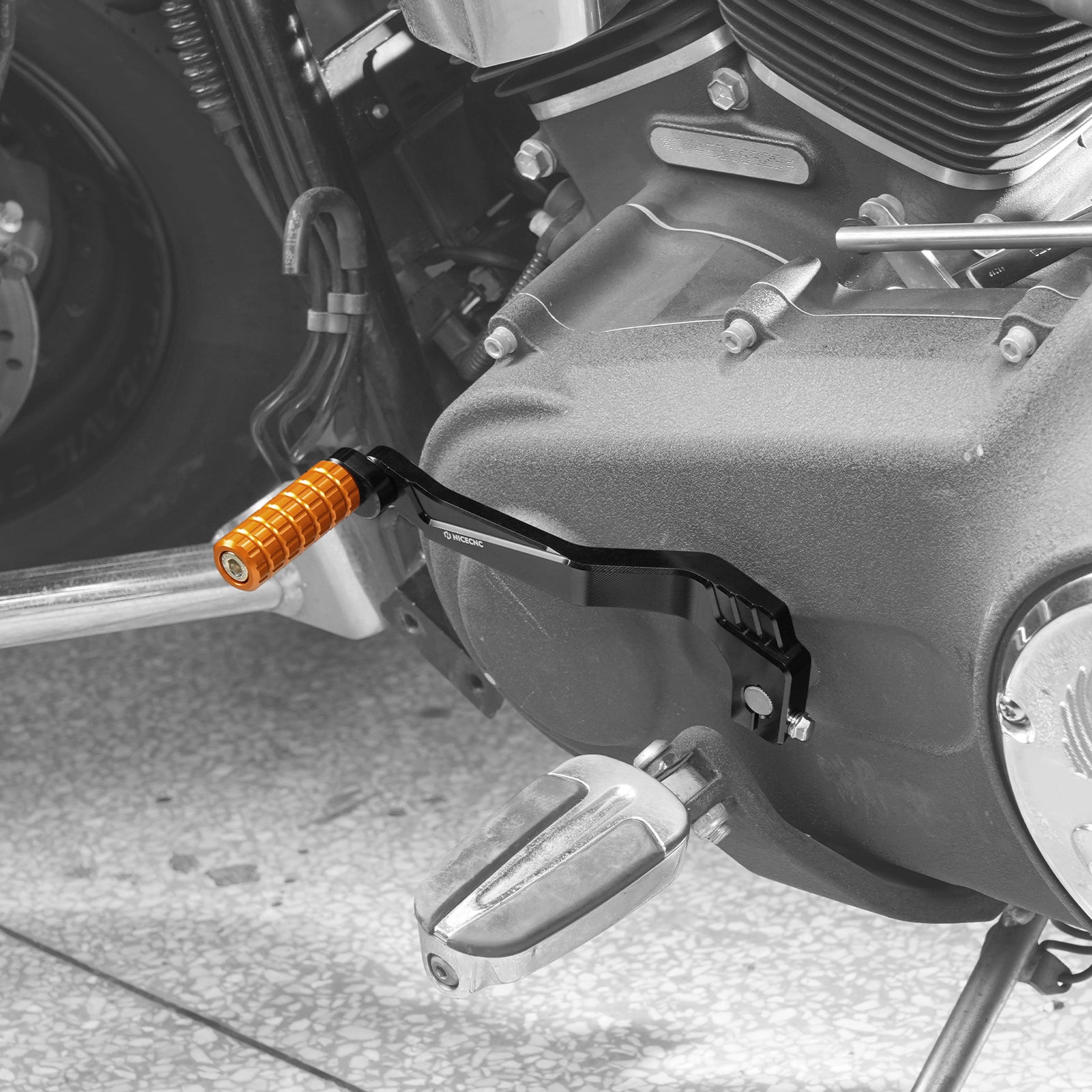 Gear Shift Lever with Peg For Harley Dyna Street Bob Super Glide Fat Bob Low Rider