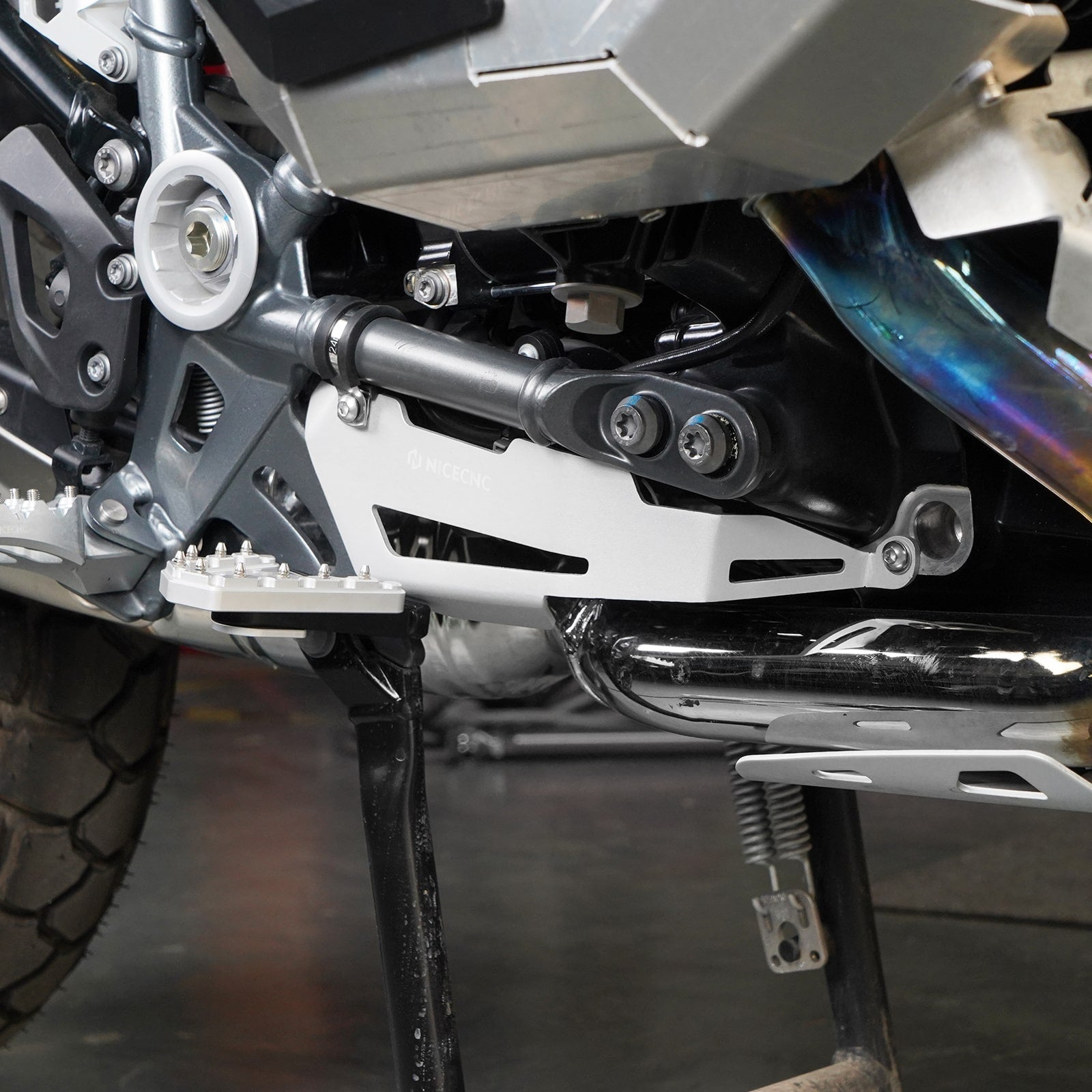 Exhaust Flap Control Guard For BMW R1200GS Adv 2013-2018 R1250GS Adv 2019-2024