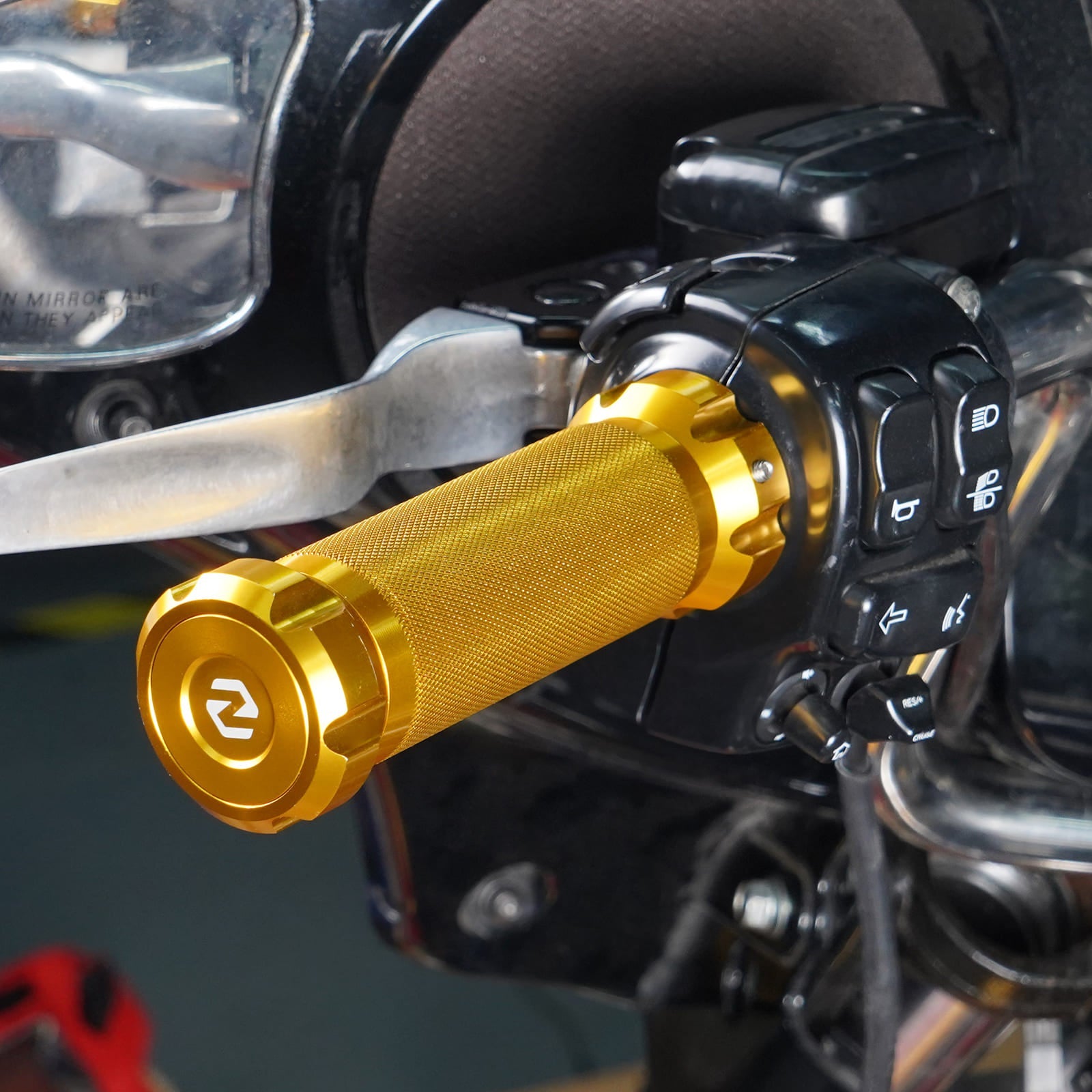 Handle Bar Grips For Harley Road King Tri Electra Street Glide Ultra Limited Freewheeler