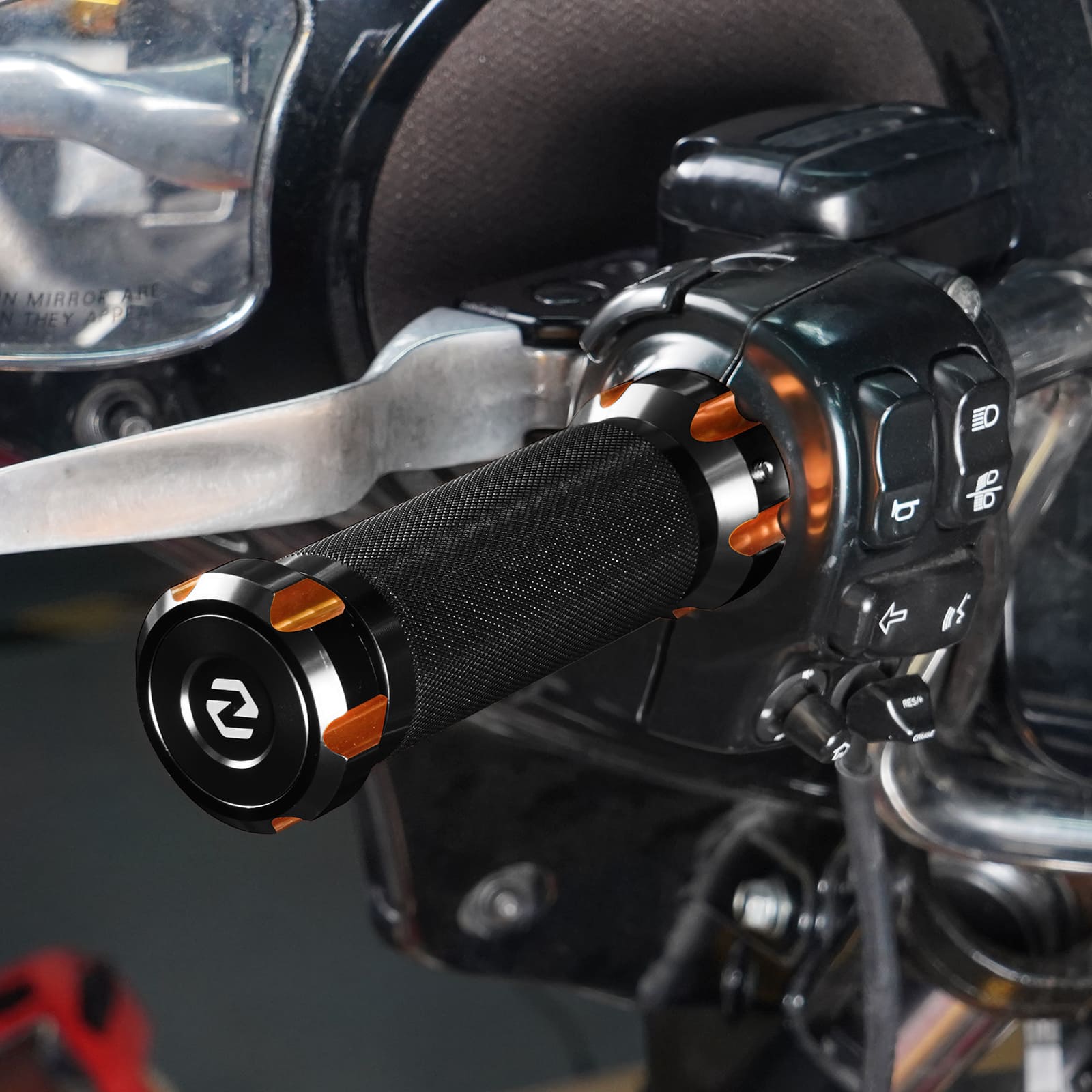 Handle Bar Grips For Harley Road King Tri Electra Street Glide Ultra Limited Freewheeler