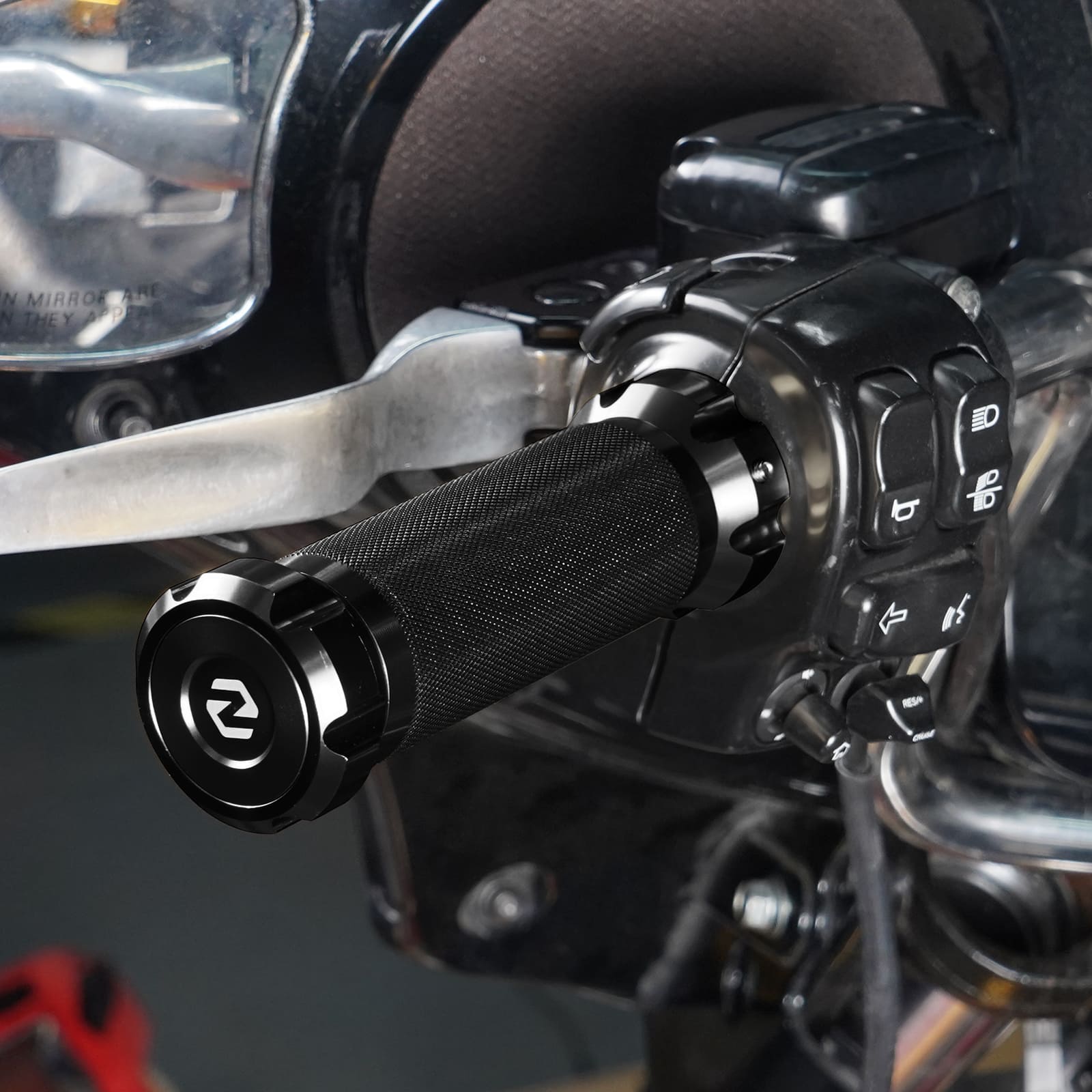 Handle Bar Grips For Harley Road King Tri Electra Street Glide Ultra Limited Freewheeler