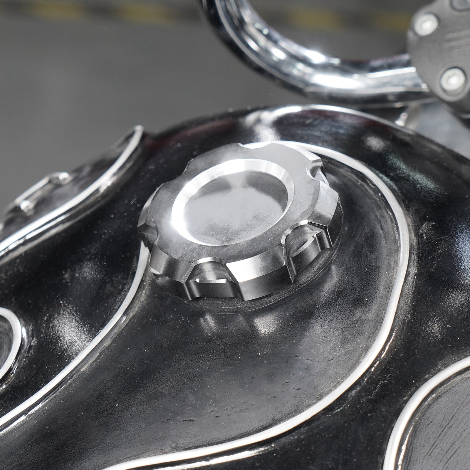 Gas Fuel Tank Cap Cover For Harley Sportster 1200 48 XL Iron 883 XL883N