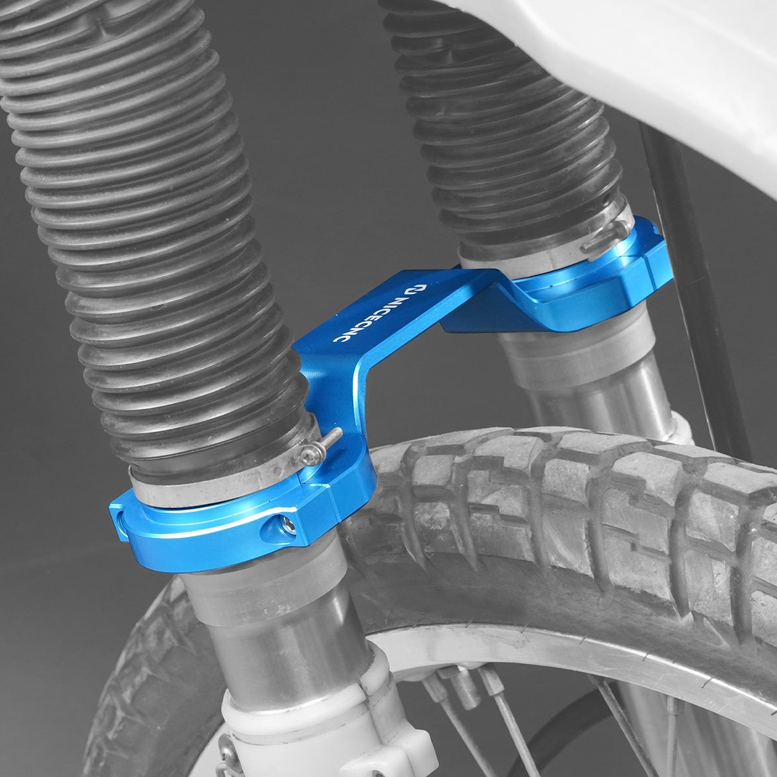 Front Fork Stabilizer Brace Clamp Bracket For Suzuki DR650 S / SE 1996-2024