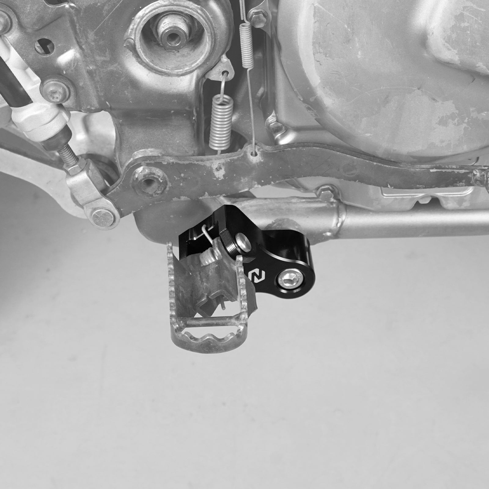 Pair Lowered Footpeg Brackets For Suzuki DR650 S / SE 1996-2025
